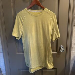 Lululemon tee shirt